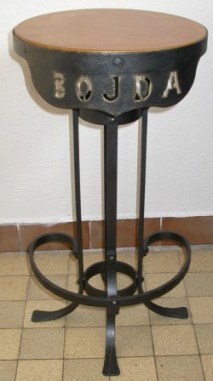 kovaná barová stolička
